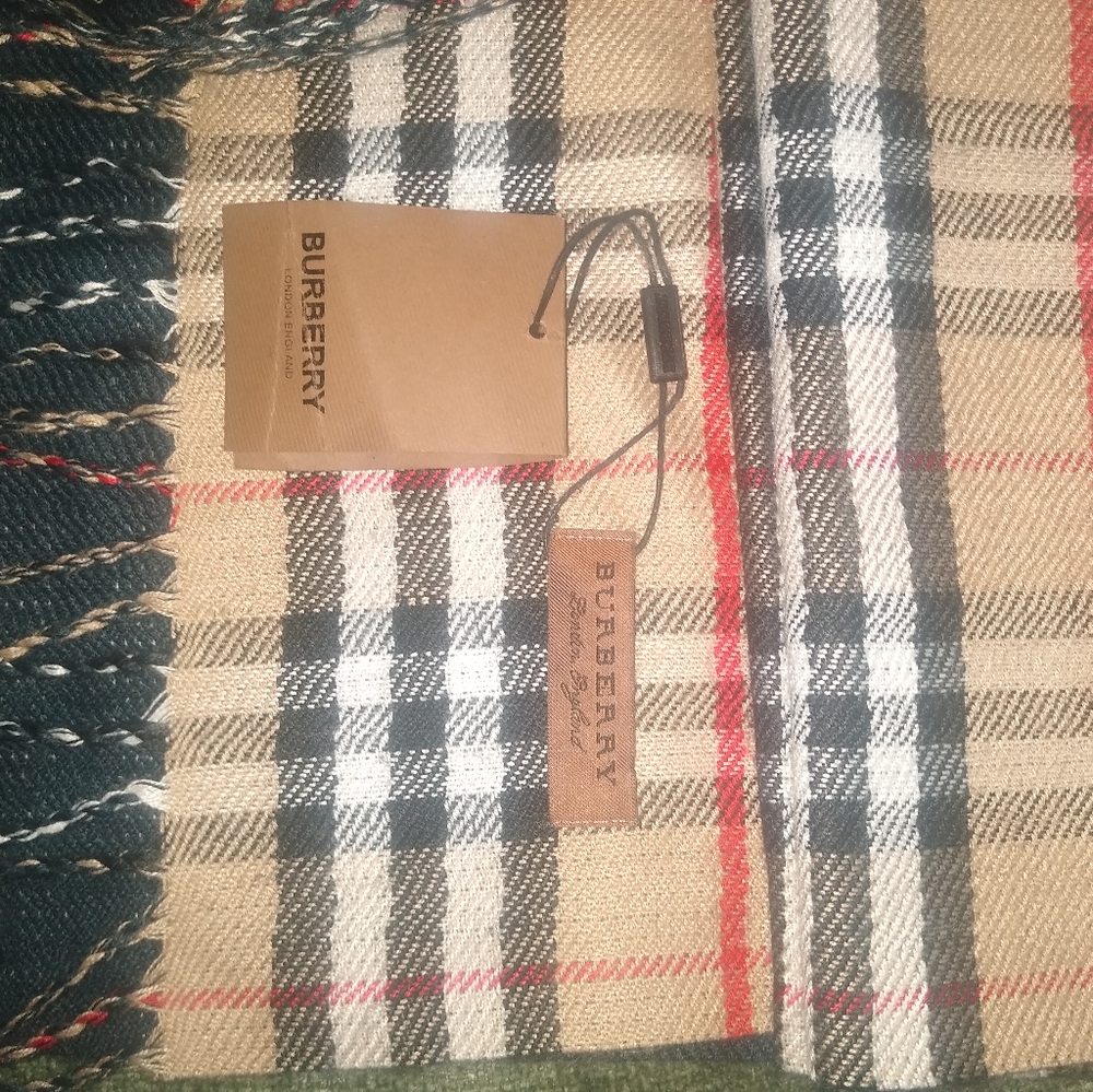 New Burberry Scarf